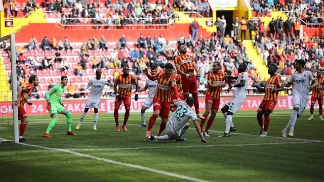 Direkten Dönen Şut