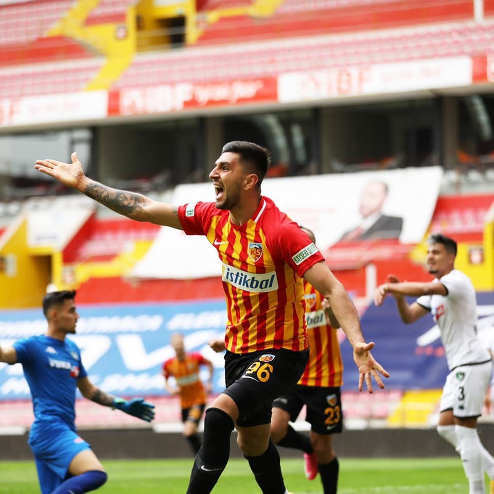 96 Daniel Avramovski