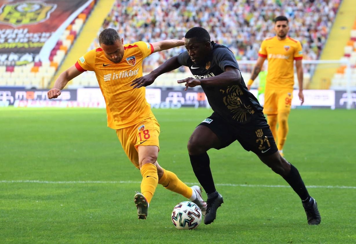 #18 Zoran Kvrzic #21 Moryke Fofana #96 Daniel Avramovski