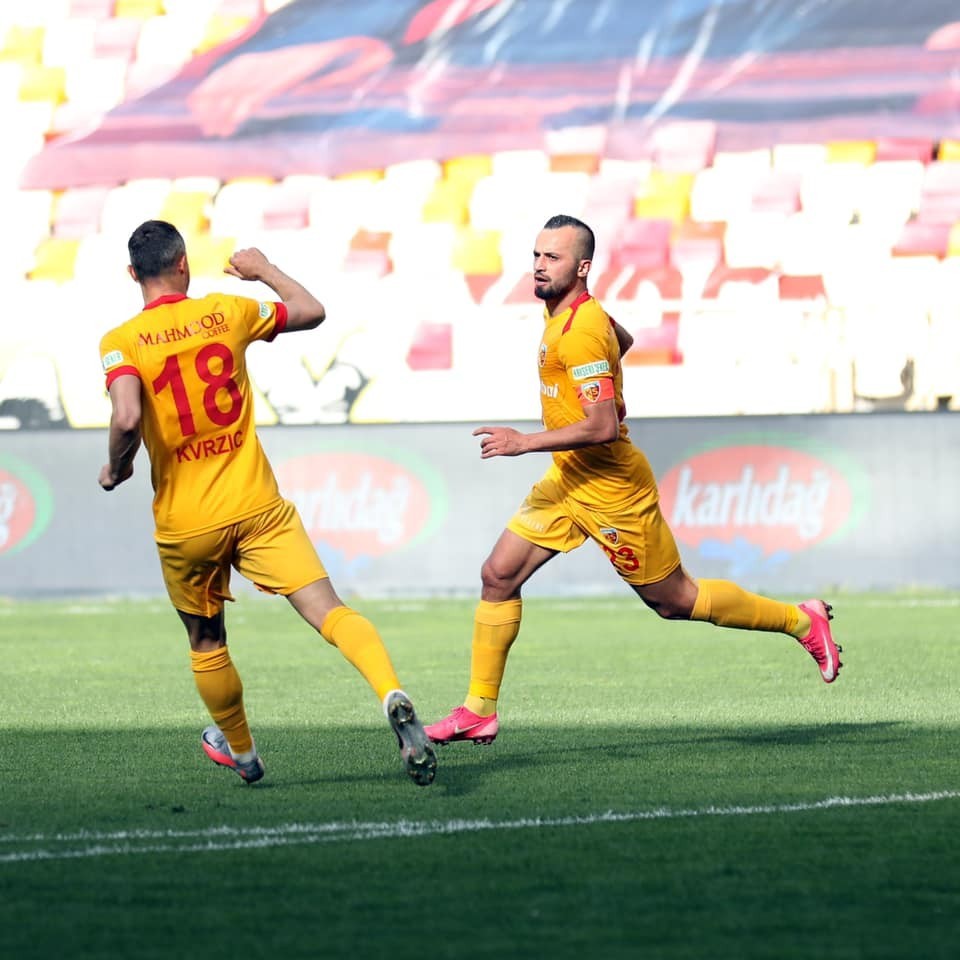 #18 Zoran Kvrzic #23 İlhan Parlak