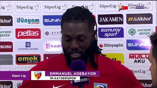 Adebayor'dan Anlamlı Tepki