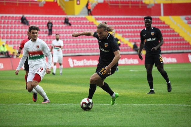 Atila Turan Kupa Maçında Kırmızı Kart gördü.