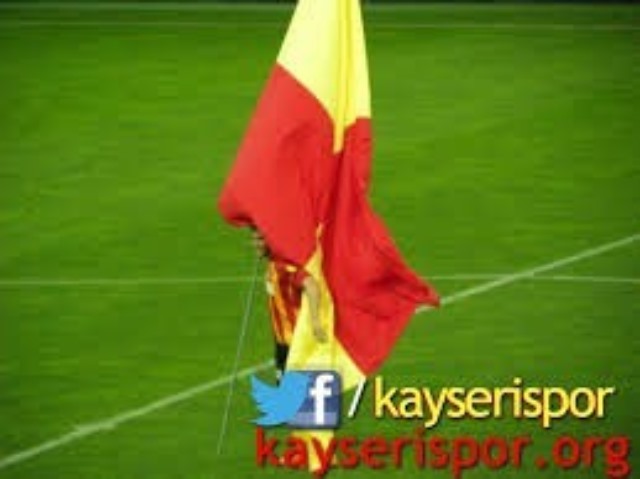 Cem Can Sahanın Ortasına Bayrağı Dikti.