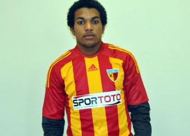 Kayserispor, Diego Biseswar ile 4,5 Yıllık Sözleşme İmzaladı.