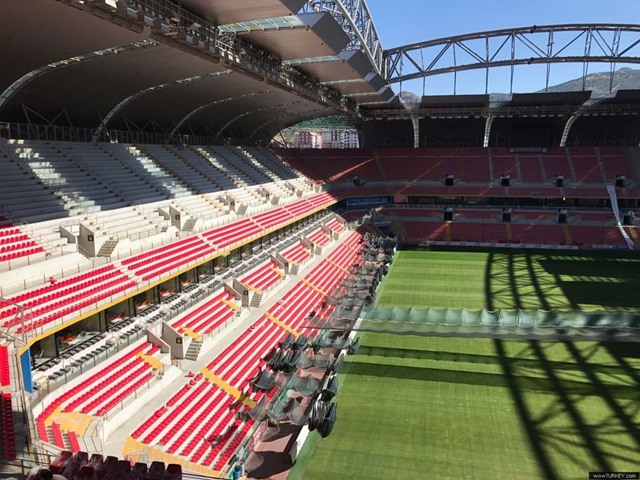 Kadir Has Stadında Koltuk Değişimi Devam Ediyor.