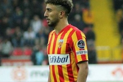Bilal Başacıkoğlu, Kayserispor’a veda ederek takımdan ayrıldı.