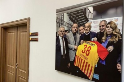 Kayserispor Kulübü, Merhum Başkan Recep Mamur'un Fotografını Tesislere astı.