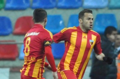 Bobo Futbolu Bırakıyor.