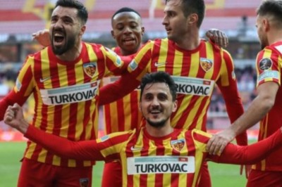 Kayserispor'da Mustafa Pektemek'e Af Çıktı.