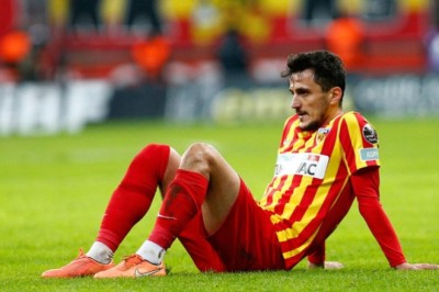 Kayserispor'lu Mustafa Pektemek Eyüpspor ile Anlaştı.