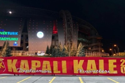 Kapalı Kale: Yeni Sezon Pankartları